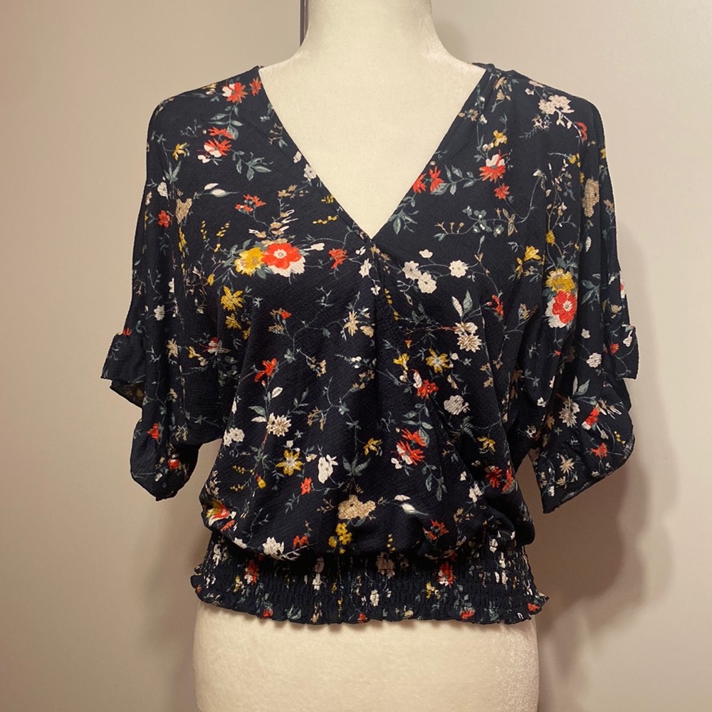 Melloday | Floral Surplice Ruffle Sleeve Top Size Medium